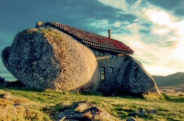 Фантастические здания и где они «обитают»: 12 необычных строений мира Фантастические здания и где они «обитают»: 12 необычных строений мира